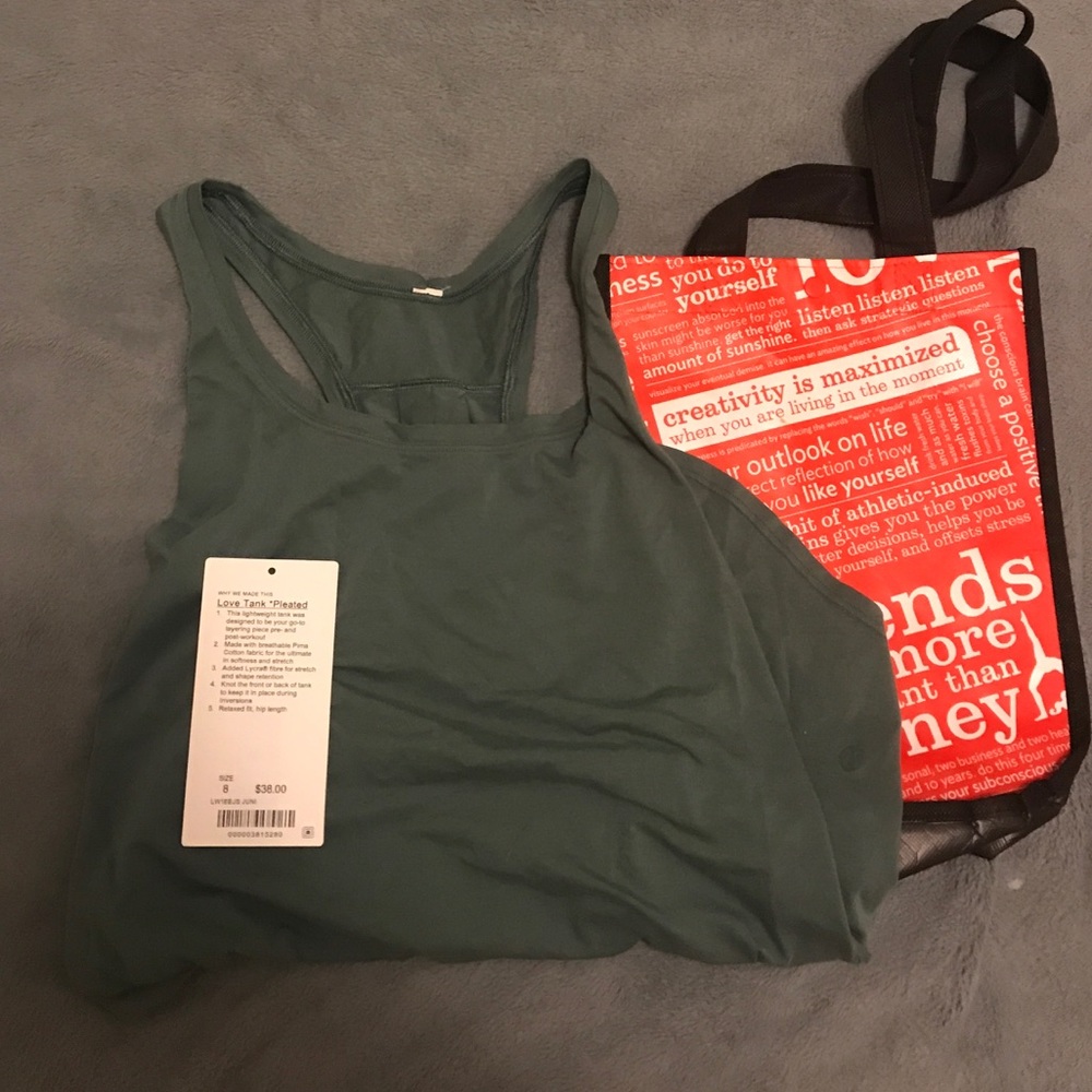 NEVER WORN LULULEMON TANK